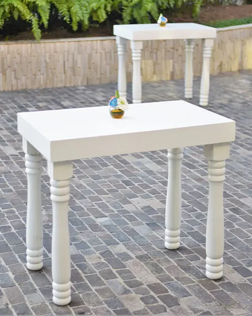 Cocktail Tables 4 turned leg cocktail table